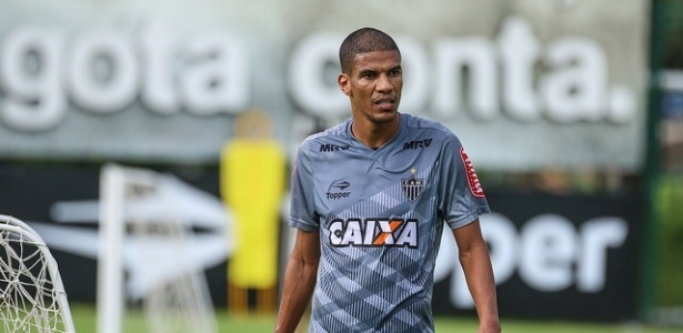 Leonardo Silva e Cazares treinam e podem reforçar Atlético-MG no domingo
