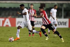 Libertadores: Eleito o melhor do jogo, Rodrygo passa mal em campo e vomita