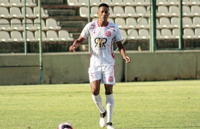 Segundona: Comercial acerta com ex-zagueiro do Democrata-MG e segue no mercado