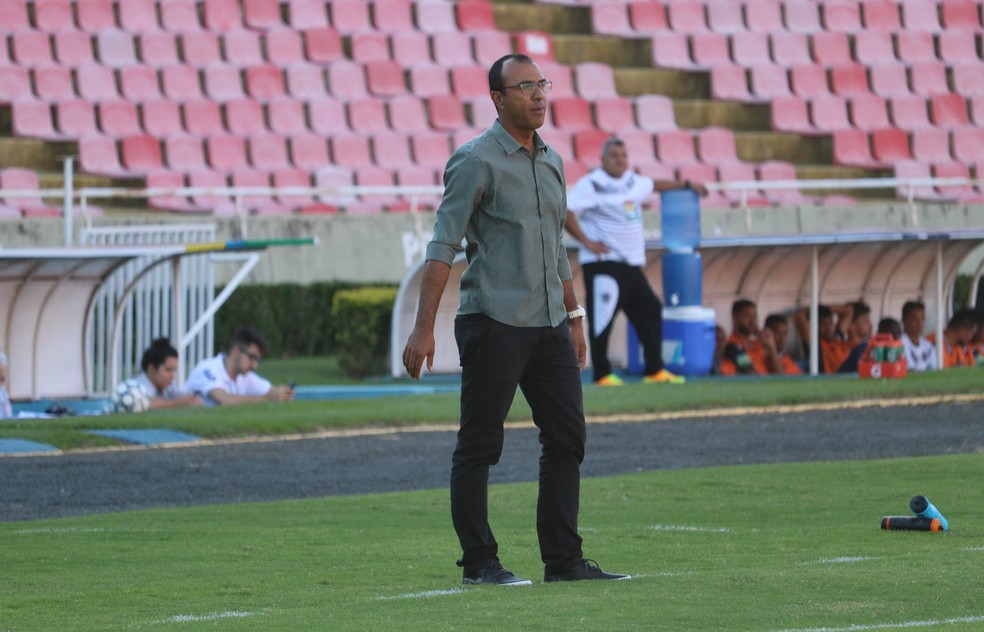 Uberândia e Felipe Surian fazem BO após nome do técnico ser usado por estelionatário (Foto: Fernando Aquino/UEC) Uberândia e Felipe Surian fazem BO após nome do técnico ser usado por estelionatário (Foto: Fernando Aquino/UEC)