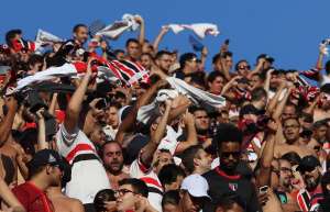 Com público e arrecadação em queda, São Paulo reduz preço dos ingressos