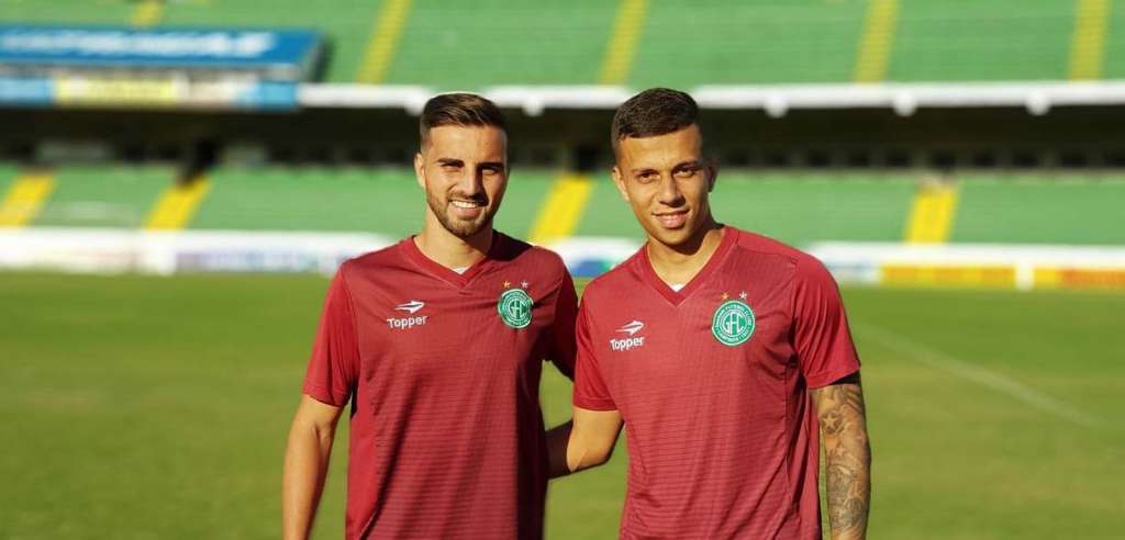 Os meias Rafael Longuine (à esq.) e Matheus Oliveira chegaram ao Brinco de Ouro da Princesa nesta quarta-feira