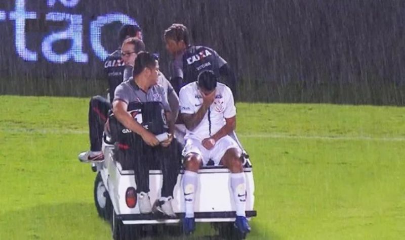 Ralf sofre lesão no ombro e desfalca o Corinthians por até dois meses
