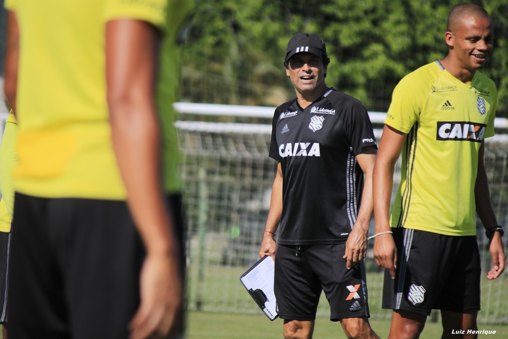 Série B: Milton Cruz confirma salários atrasados, mas confia na diretoria do Figueirense