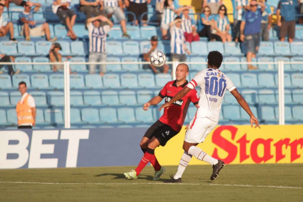 O atacante Michel será mantido entre os titulares do Brasil de Pelotas (Foto: Carlos Insaurriaga/GEB)