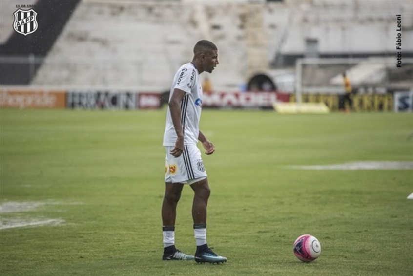 Lateral Emerson assina até 2022 e é oficializado como reforço do Atlético-MG