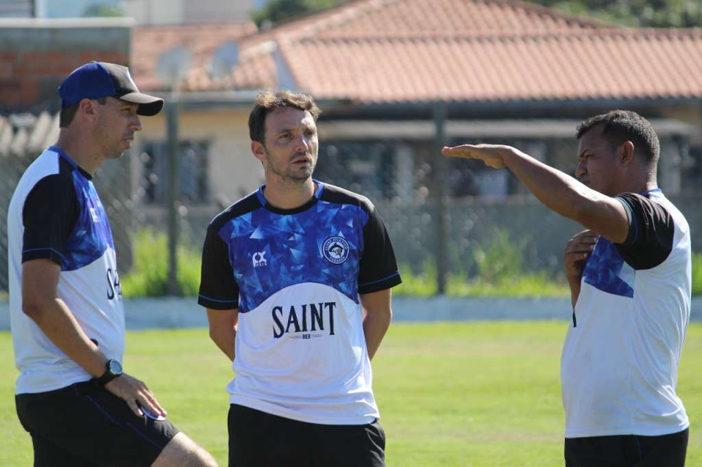 Série D: Ex-técnico do Apoel-CHP, Gustavo Manduca chega para troca de experiências no Tubarão (Foto: Divulgação/William Lampert/Atlético Tubarão)