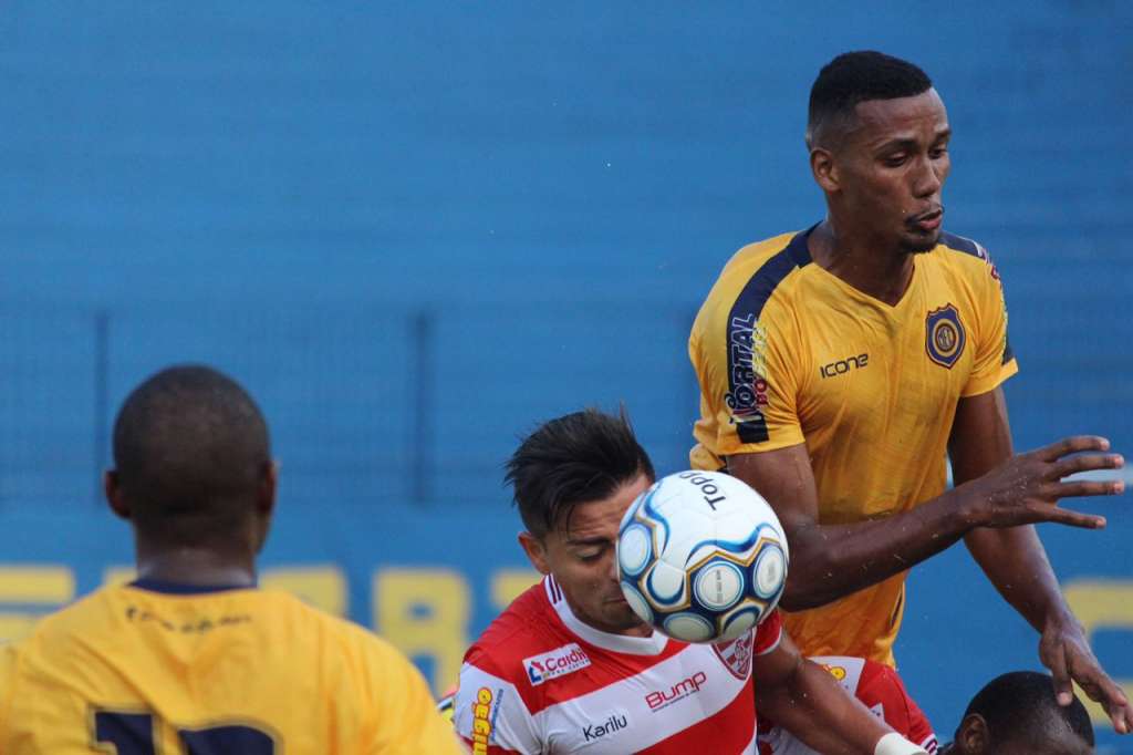 O Linense estreou com empate sem gols contra o Madureira