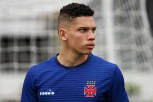 Presidente do Vasco diz que clube conseguiu manter 10% dos direitos de Paulinho