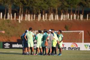 Com Kleina na berlinda, Chapecoense tem mudanças contra Palmeiras