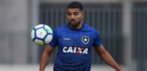 Valentim não garante estreia de Aguirre e confirma volta de Renatinho no Botafogo