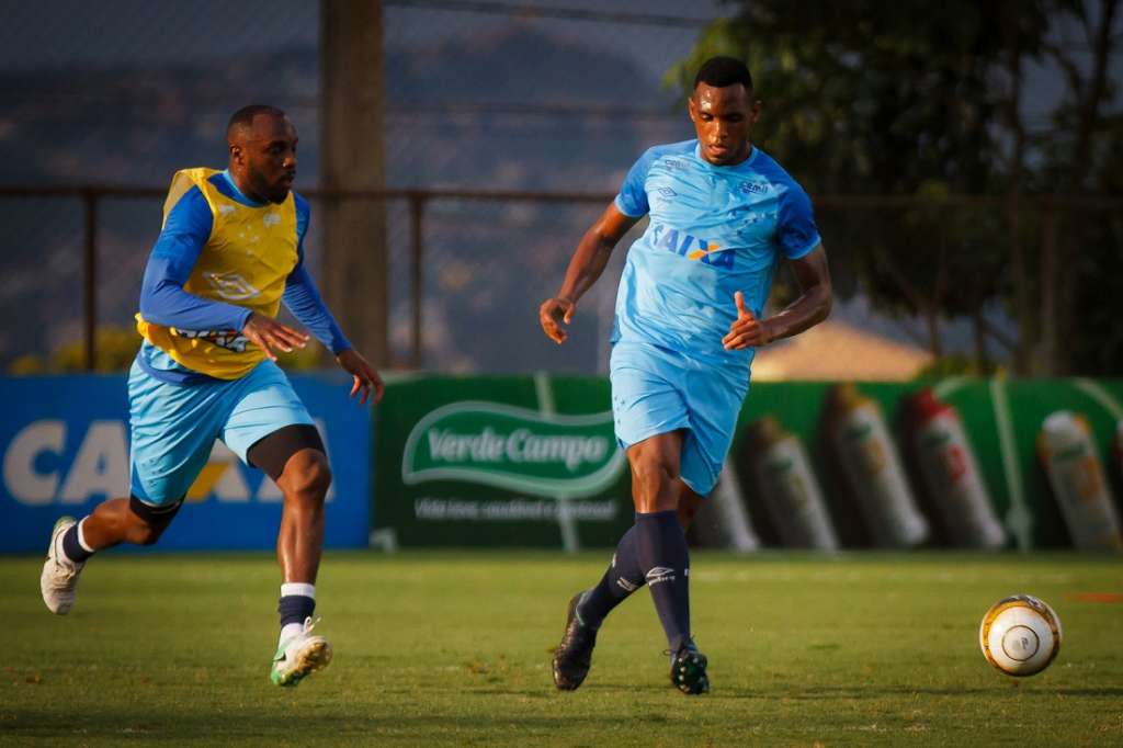Apenas jogadores que não atuaram contra a Universidad de Chile foram para o campo nesta sexta-feira