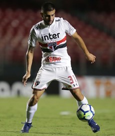 São Paulo renova contrato do volante Liziero até abril de 2023
