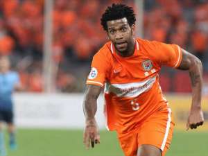 Corinthians monitora a situação do zagueiro Gil, na China