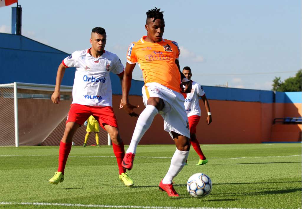 Nova Iguaçu-RJ 0 x 1 Internacional-SC - Leão Baio segura pressão e vence a primeira 2 0002050310333 img