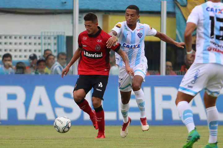  Os três gols da partida foram marcados dos 20 aos 30 minutos da primeira etapa