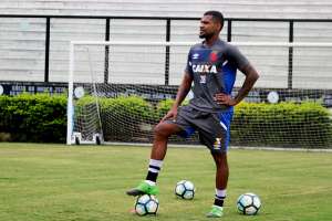 Sem atuar desde novembro, Breno participa de jogo-treino dos reservas do Vasco