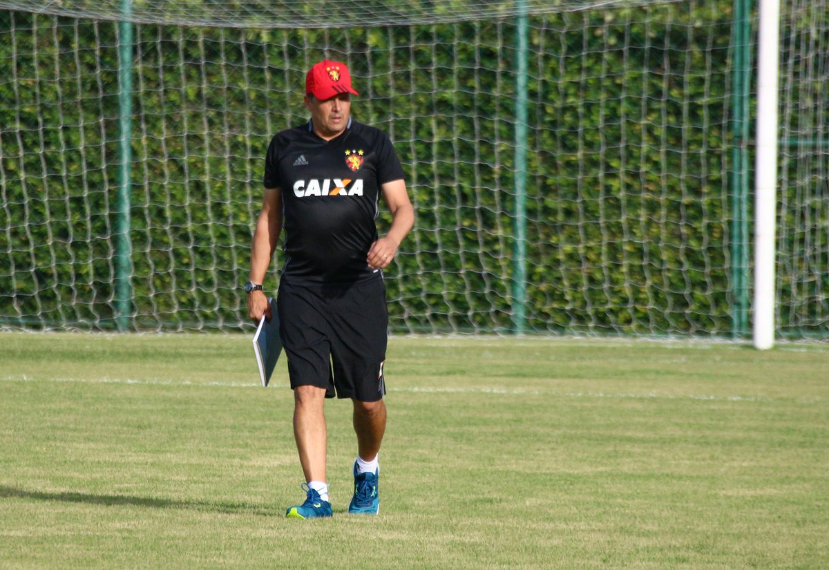 Após Nelsinho sair e criticar diretoria, Sport estreia novo técnico contra Paraná