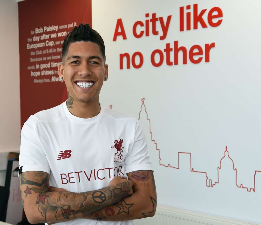 Destaque na Liga dos Campeões, Firmino renova contrato com o Liverpool