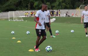 Vitória visita o América-MG em busca do primeiro triunfo no Brasileirão