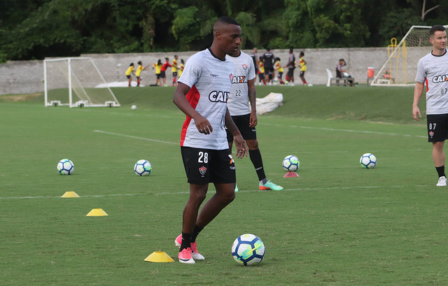 Vitória visita o América-MG em busca do primeiro triunfo no Brasileirão
