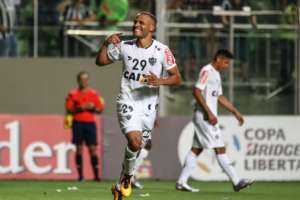 Com Militão cobiçado por europeus, São Paulo sonda lateral do Atlético-MG