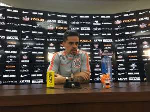 Por lesão, Fábio Carille admite perder Fagner 