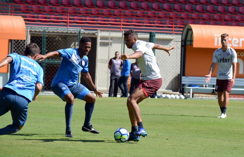Com Reinaldo em campo, São Paulo goleia o São Bento por 4 a 0 em jogo-treino
