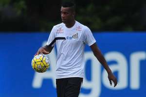 No Uruguai, Copete promete dedicação para continuar no time titular do Santos