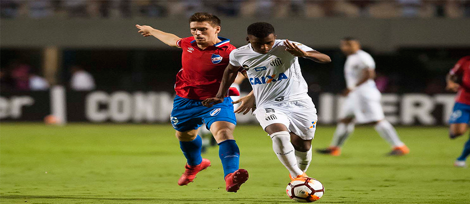 Rodrygo torce tornozelo no Uruguai e vira dúvida no Santos