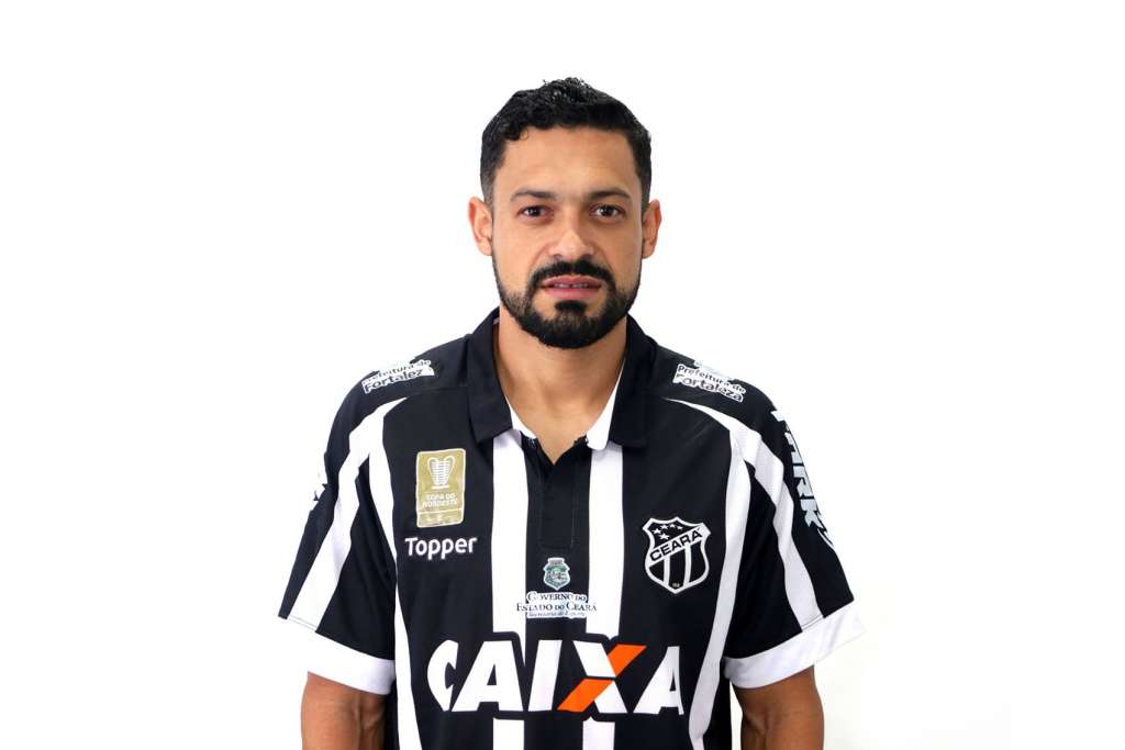 Brasileirão: Ceará confirma atacante Éder Luís