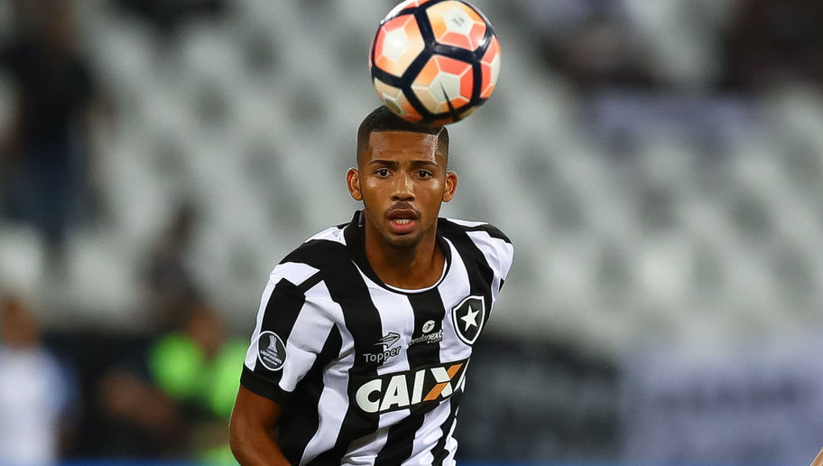 Matheus Fernandes celebra fase do Botafogo e alerta Cruzeiro: ‘Vamos para cima’