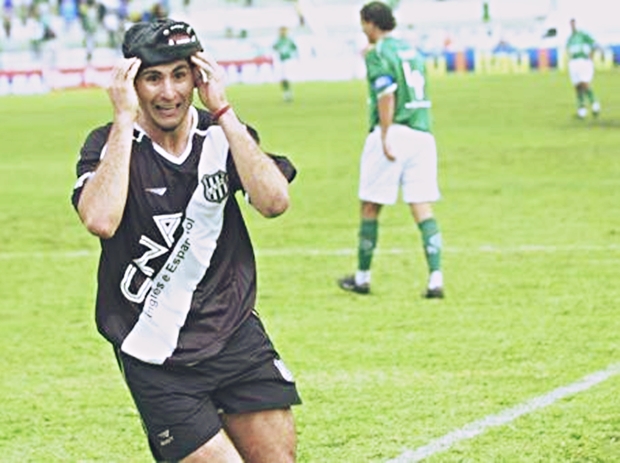 O atacante argentino Darío Gigena marcou três gols em um único dérbi e se transformou em ídolo dos pontepretanos