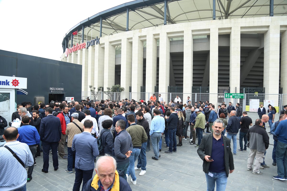 Besiktas boicota e não comparece a retomada de jogo interrompido com o Fenerbahçe