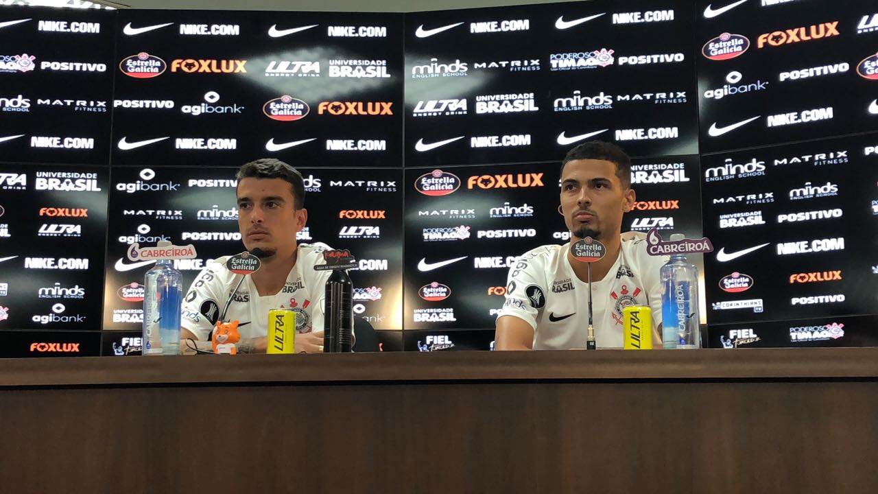 Vindos do Nacional, Bruno Xavier e Thiaguinho são apresentados pelo Corinthians