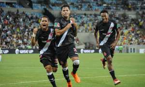 Giovanni Augusto e Ramon treinam e ficam mais perto de voltar ao Vasco