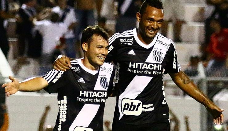 O meia Renato Cajá (à esquerda) já fez história em dérbi. 