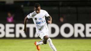 Peres descarta negociação e espera que Rodrygo fique ao menos 3 anos no Santos