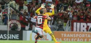 BRASILEIRÃO: Flamengo defende topo e Corinthians quer evitar nova derrota em casa