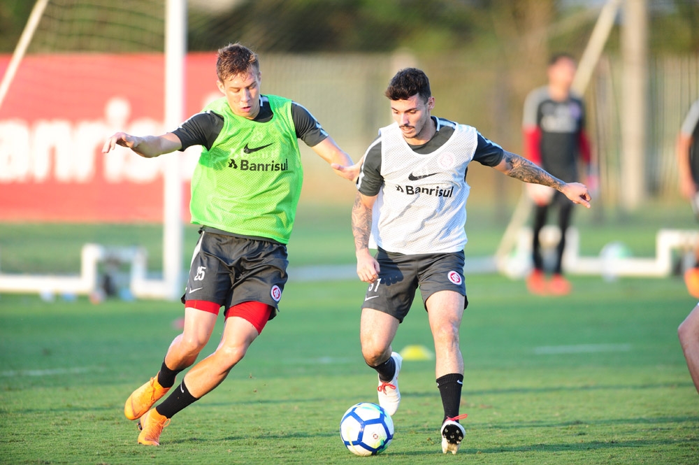 Odair Hellmann fecha treino e faz mistério no Internacional para duelo com Flamengo