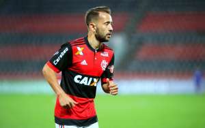 Everton Ribeiro admite incômodo com reserva, mas celebra evolução do Flamengo