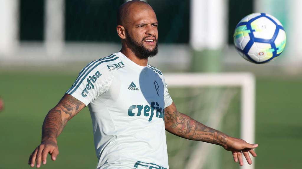 O volante Felipe Melo é um dos reforços do Palmeiras para o jogo deste final de semana