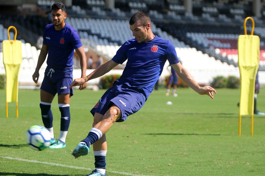 Sob intensa pressão, Vasco quer amenizar crise com vitória sobre o América-MG