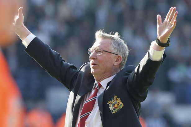 Inglês: Ex-técnico do Manchester United, Ferguson passa por cirurgia de emergência