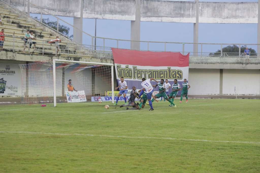 Gol do Araguaína marcado por Célio mata Boi - Marcelo Filho