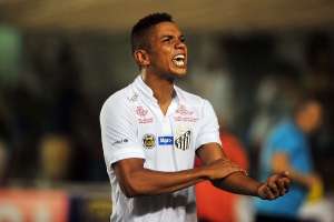 David Braz volta a treinar no Santos e deve enfrentar o Grêmio no Sul