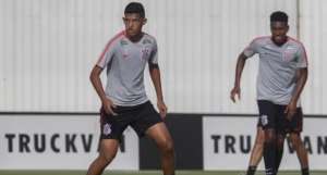 Sem recursos para grandes contratações, Corinthians adota garimpo de garotos