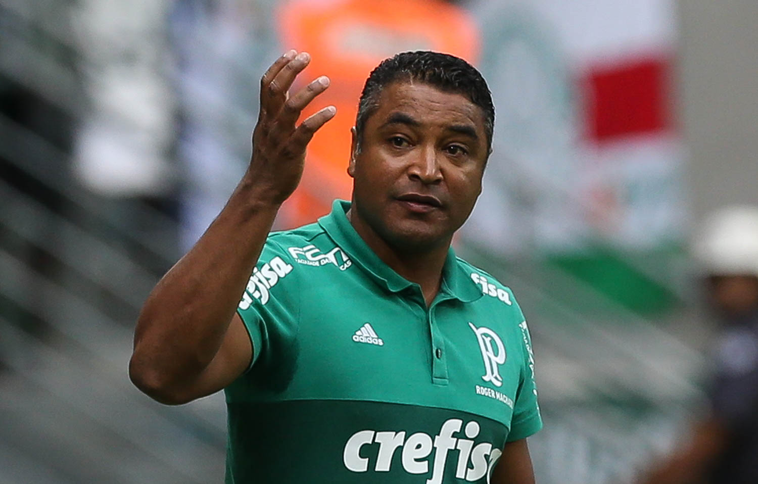 Em Curitiba, Roger Machado enfrenta dilema de quem escalar contra o Atlético-PR