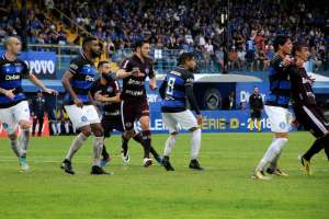 Tubarão 1 x 0 Ferroviária - Peixe segue 100% e amplia jejum da Ferrinha