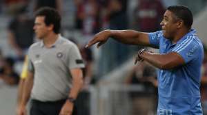 Roger Machado comemora boa campanha do Palmeiras como visitante